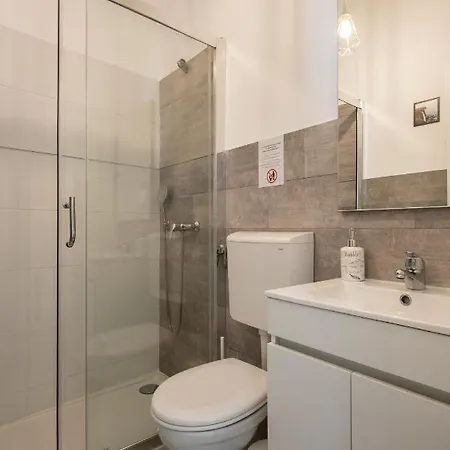 Grandmas House * נאזרה